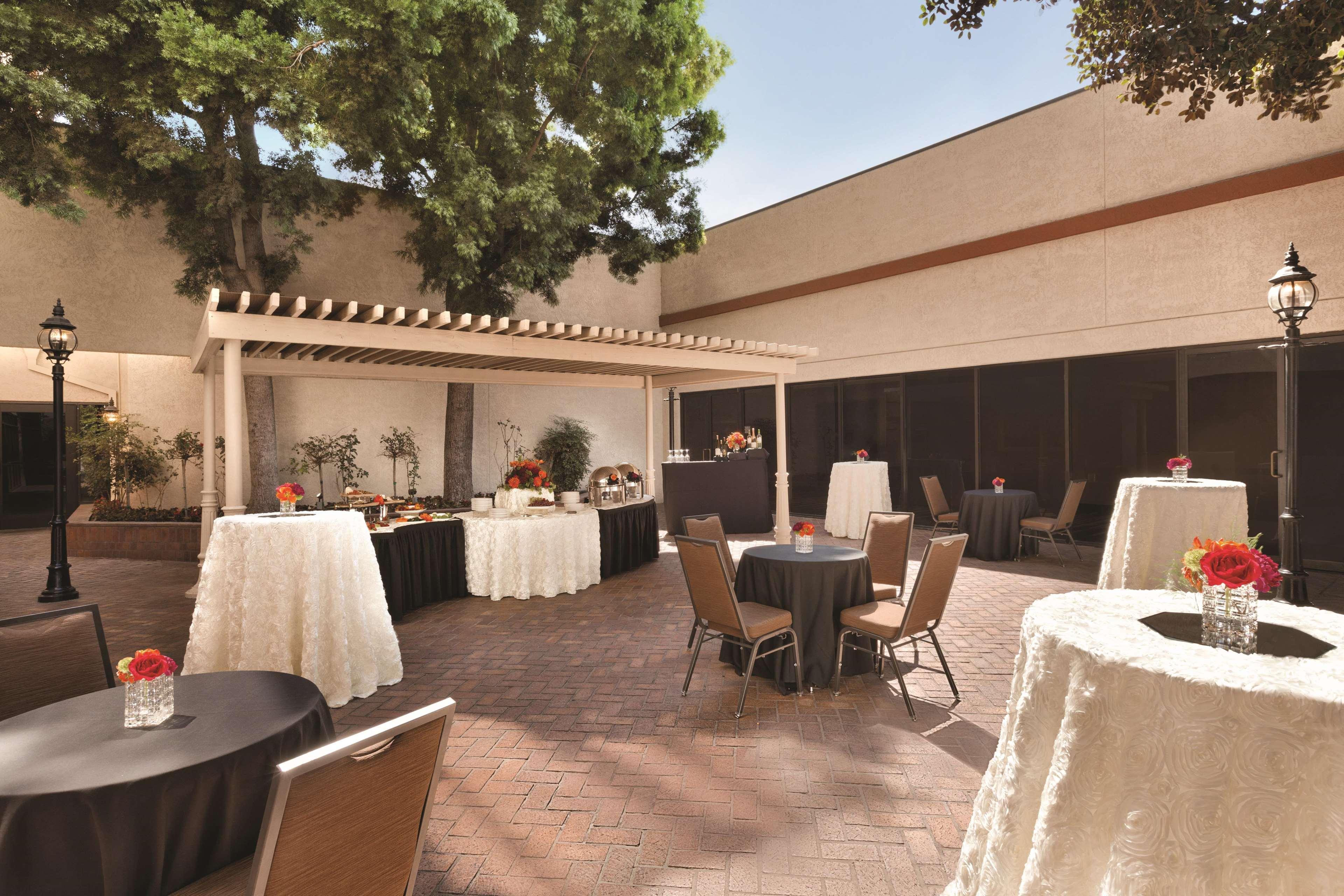 Doubletree By Hilton San Bernardino Hotel Esterno foto