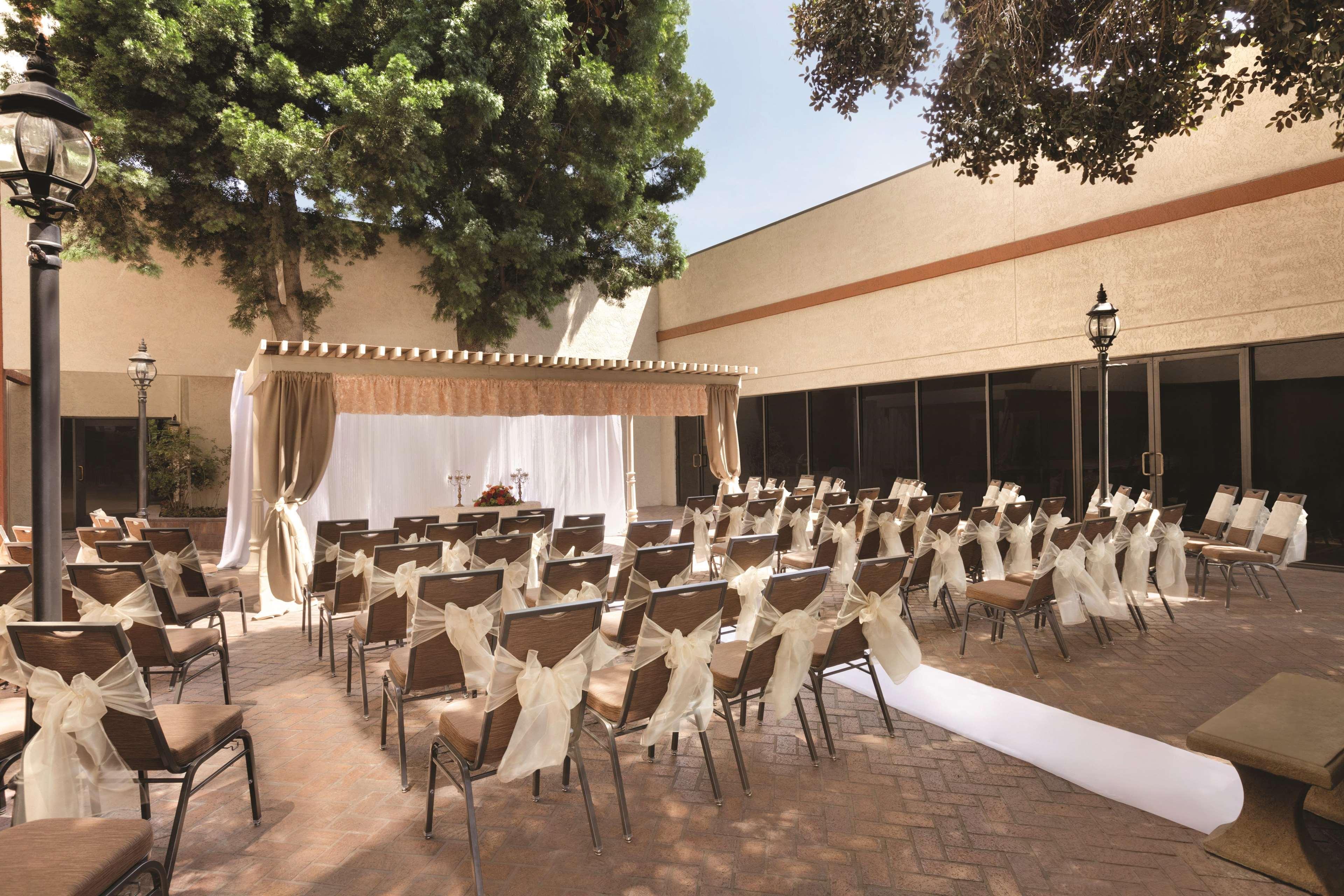 Doubletree By Hilton San Bernardino Hotel Esterno foto